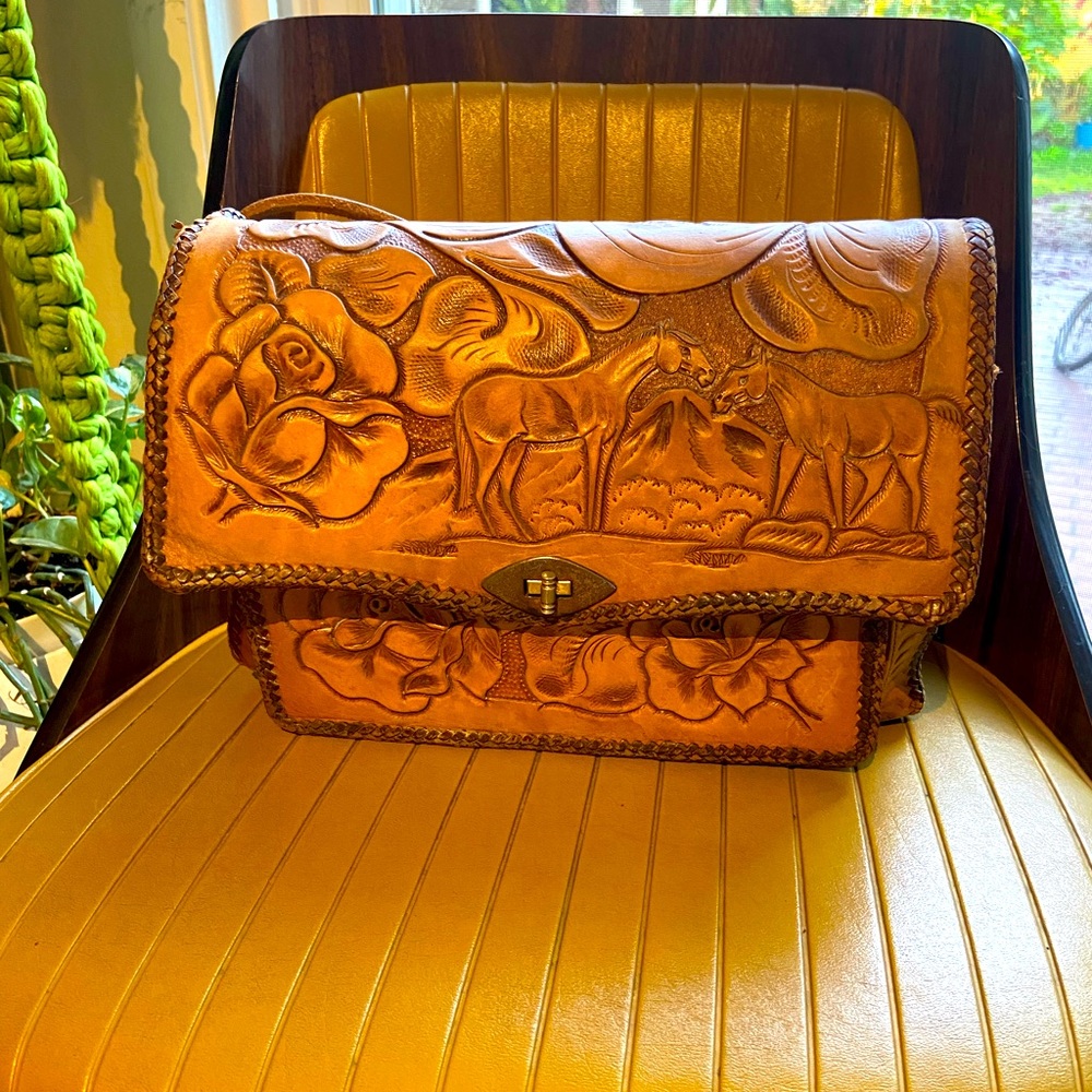 Beautiful VTG tooled leather handbag